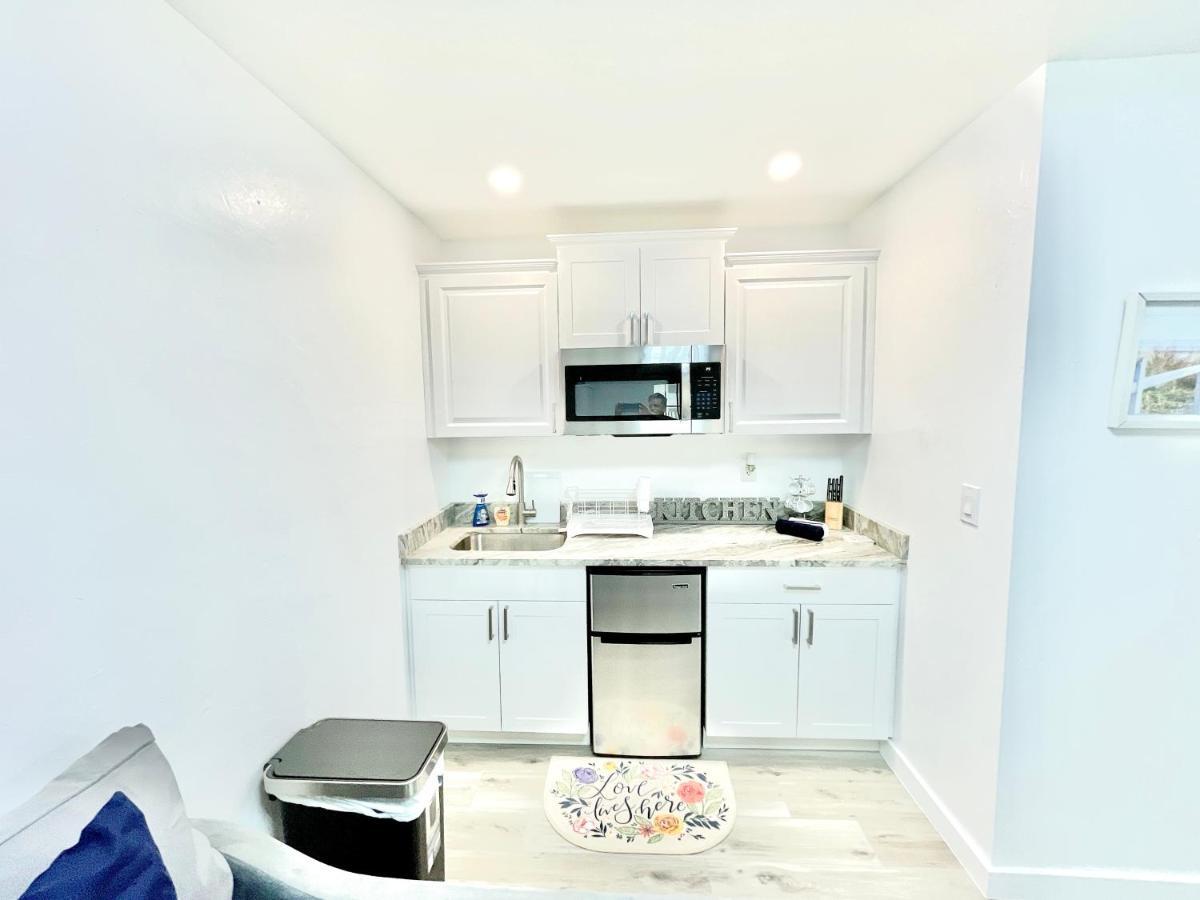Adorable Studio In Downtown Cape Coral Near Beach! Exterior photo